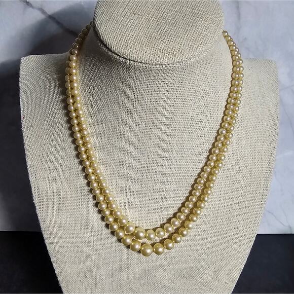 VINTAGE graduated glass pearls double strand with rhinestone clasp - Picture 6 of 7